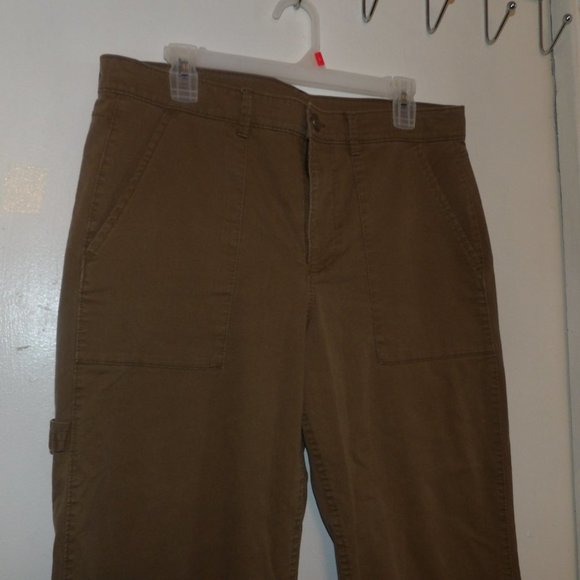 Good Condition Old Navy Cropped Cargo Pants Sz 12 - Picture 2 of 9
